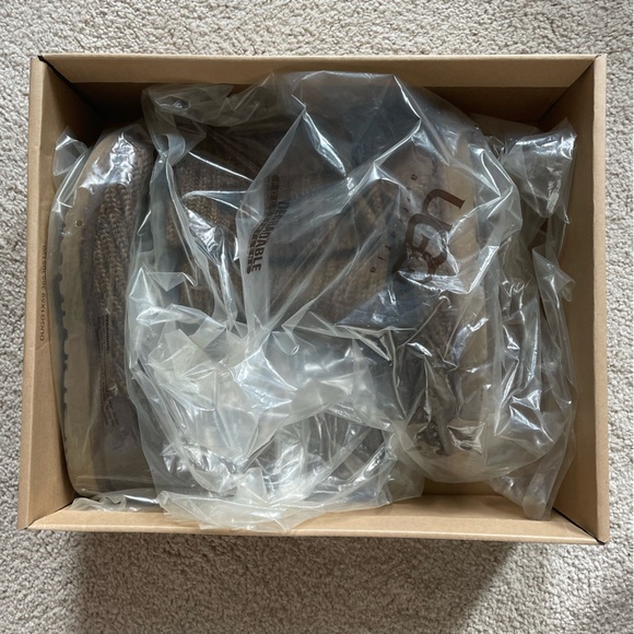 Brown Knit UGGs Women’s size 8 - Picture 2 of 16